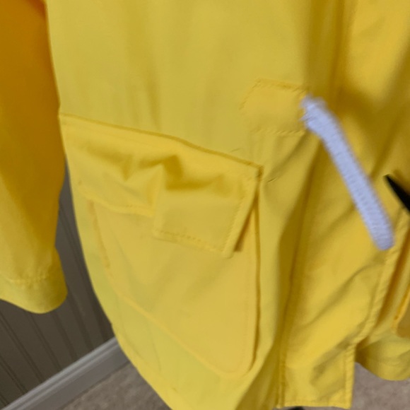Yellow lined slicker 🌧🌧 - Picture 5 of 7